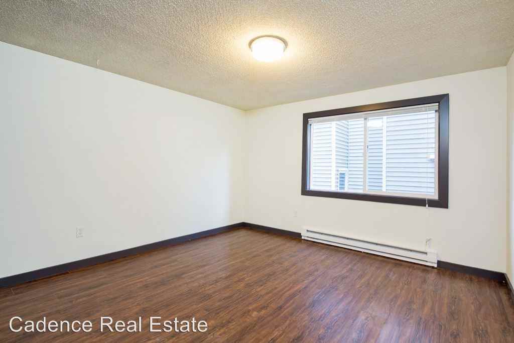 9050 Greenwood Ave N - Photo 2 of 9