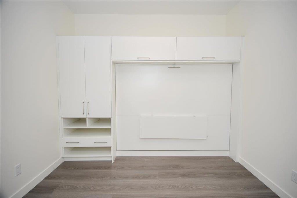 301 10 St NW - Photo 2 of 34