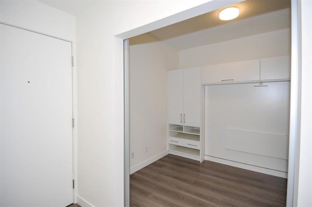 301 10 St NW - Photo 3 of 34