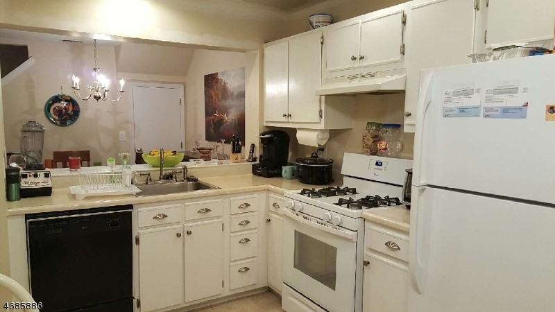 3202 Tudor Dr - Photo 2 of 10