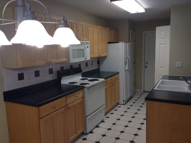 682 Whippoorwill Dr - Photo 3 of 14