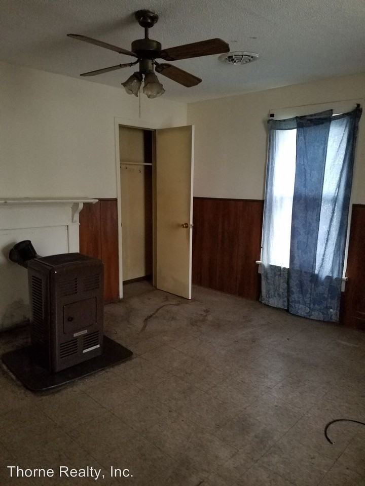 1701 S Church St - Photo 3 of 8