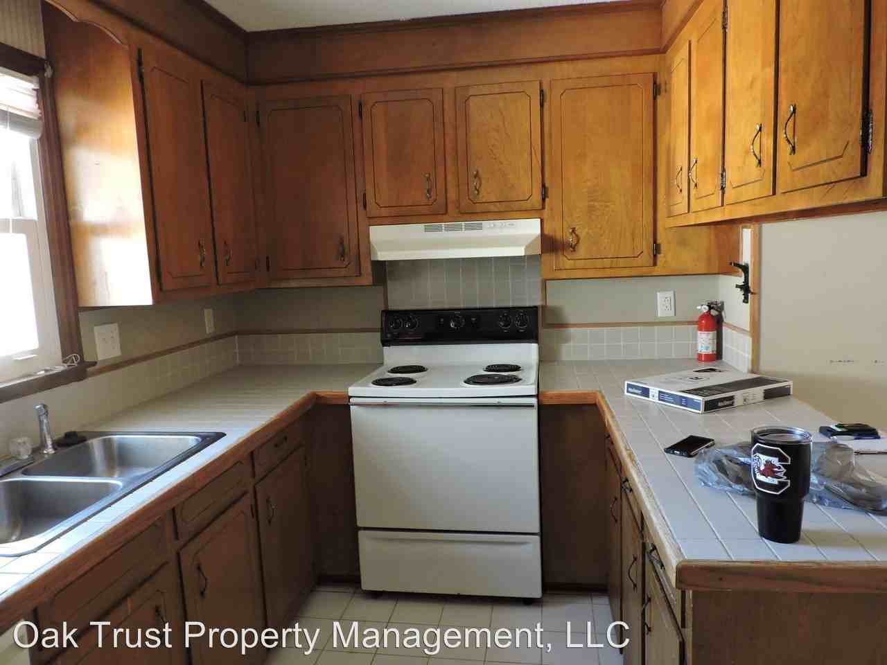 1112 Hampton Dr - Photo 2 of 12