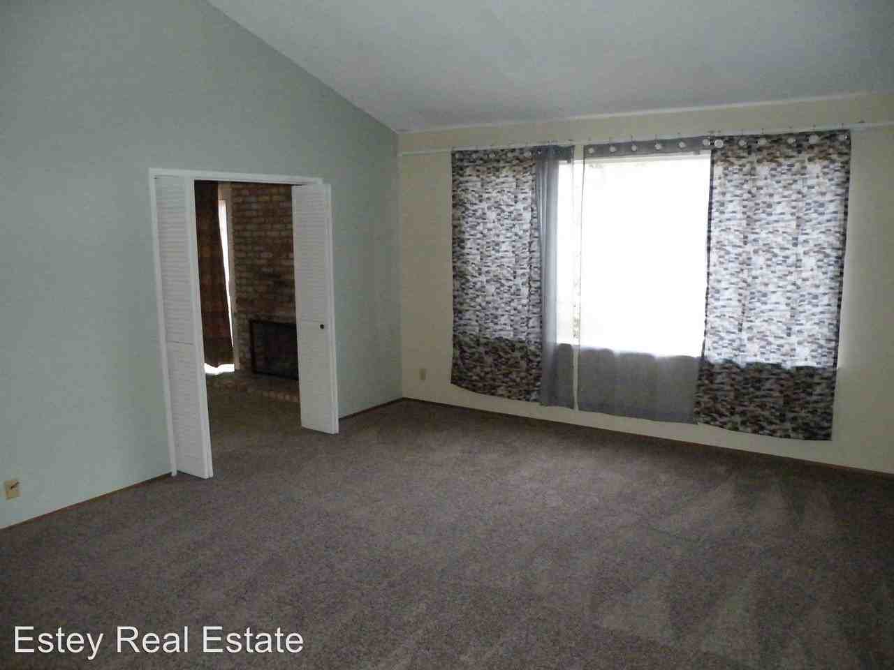 208 Devonshire St - Photo 2 of 7