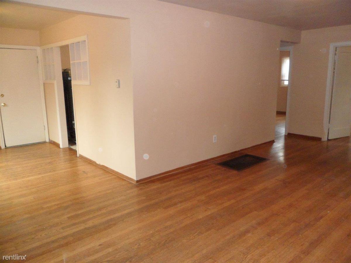 2009 NW Tyler Ave - Photo 3 of 12