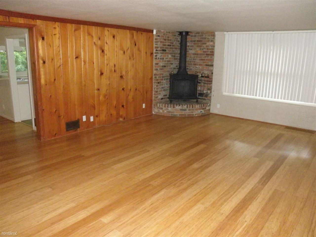 2490 Mission Ave - Photo 2 of 24