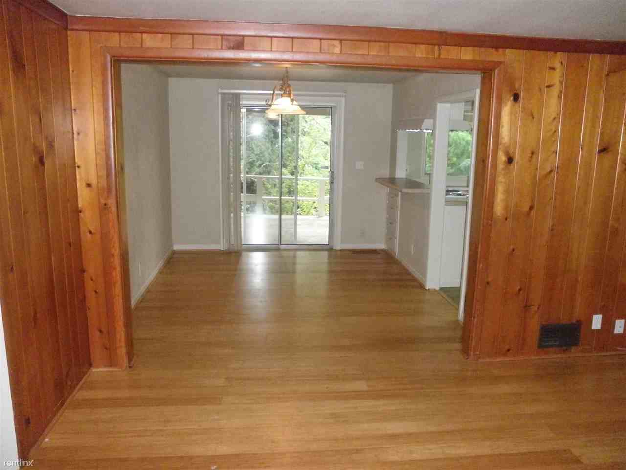 2490 Mission Ave - Photo 3 of 24