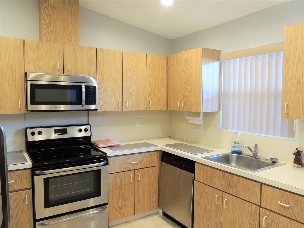 2241 Roosevelt St - Photo 2 of 8