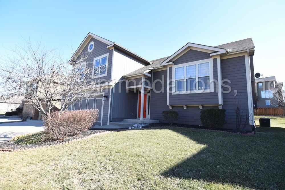 9011 N St Clair Ave - Photo 2 of 43