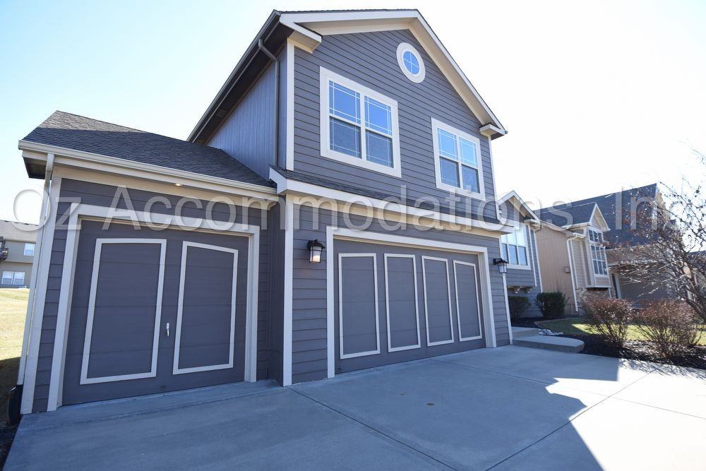 9011 N St Clair Ave - Photo 3 of 43