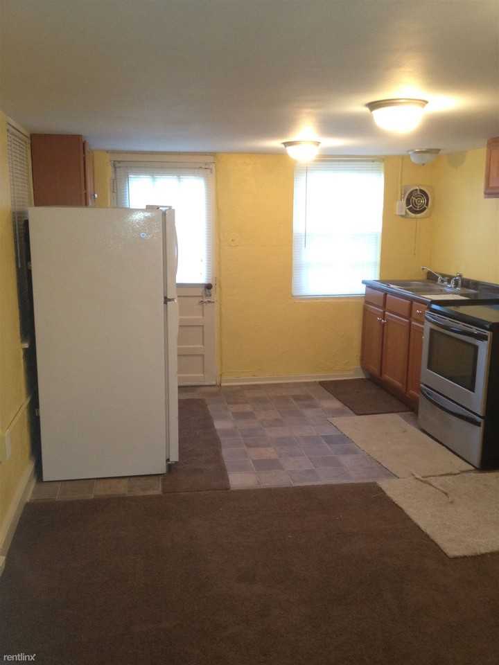 426 E 7th St - Photo 2 of 9