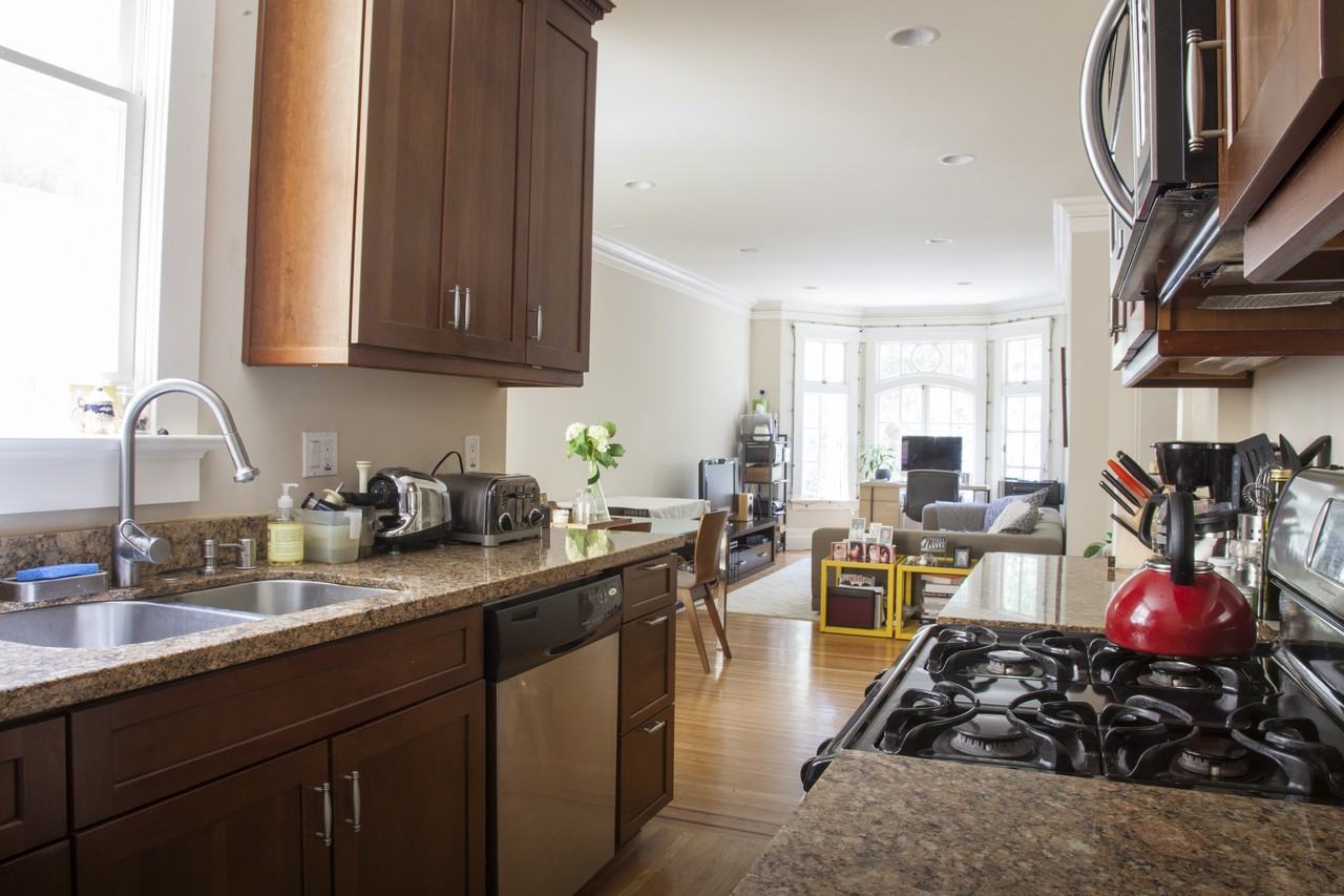 2124 Hyde Street - Photo 2 of 10