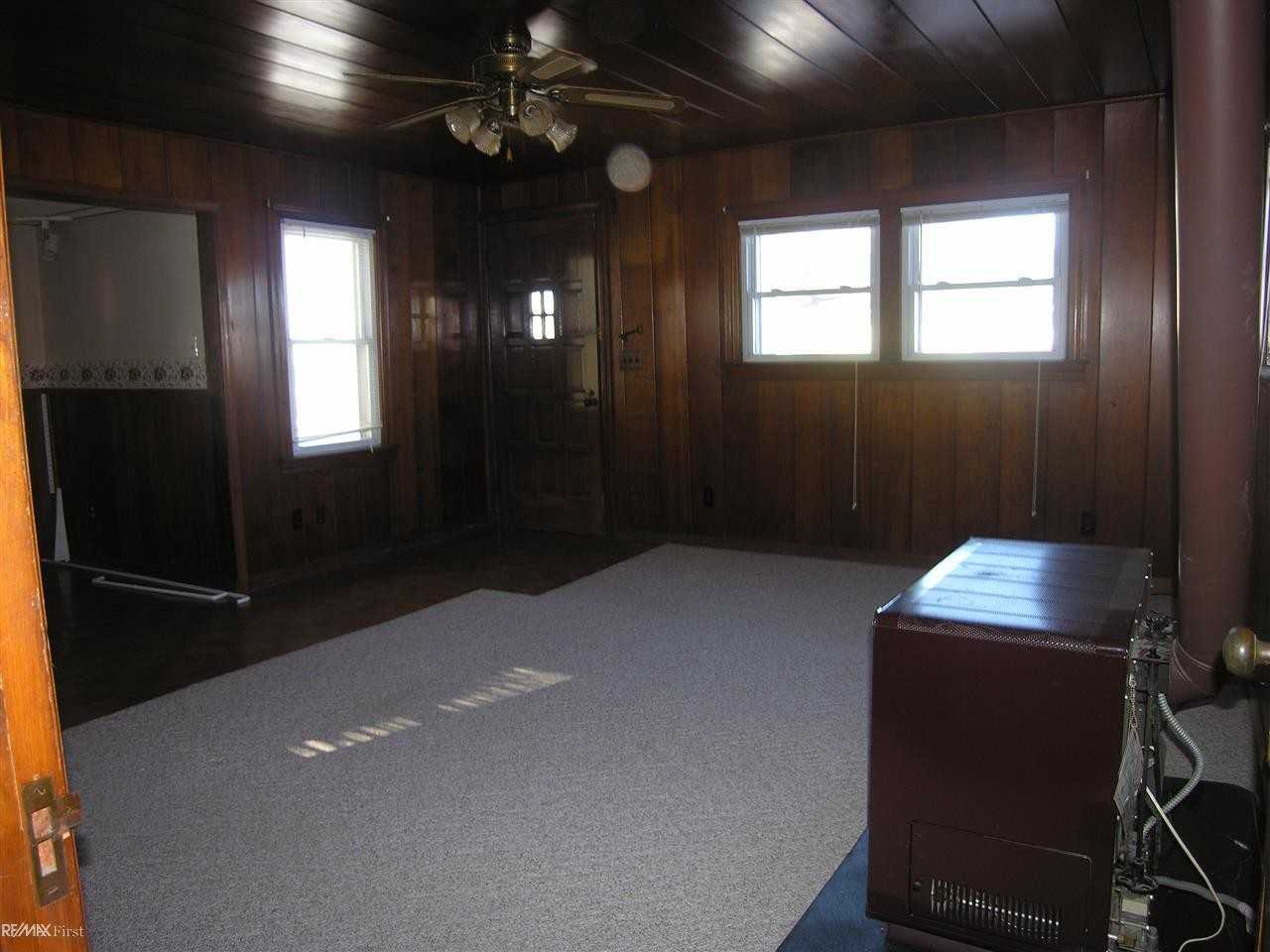 7990-8454 Long Island Ct - Photo 3 of 6