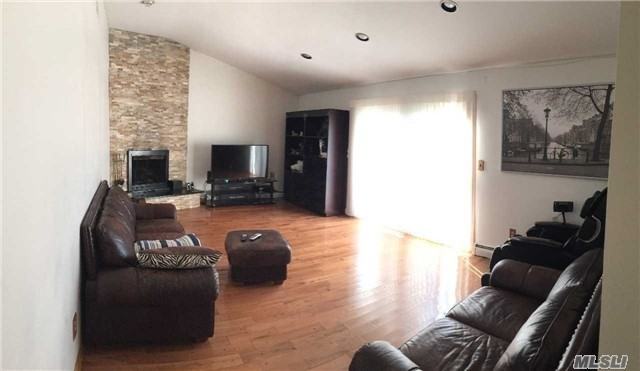 1370 Noel Ave - Photo 3 of 3