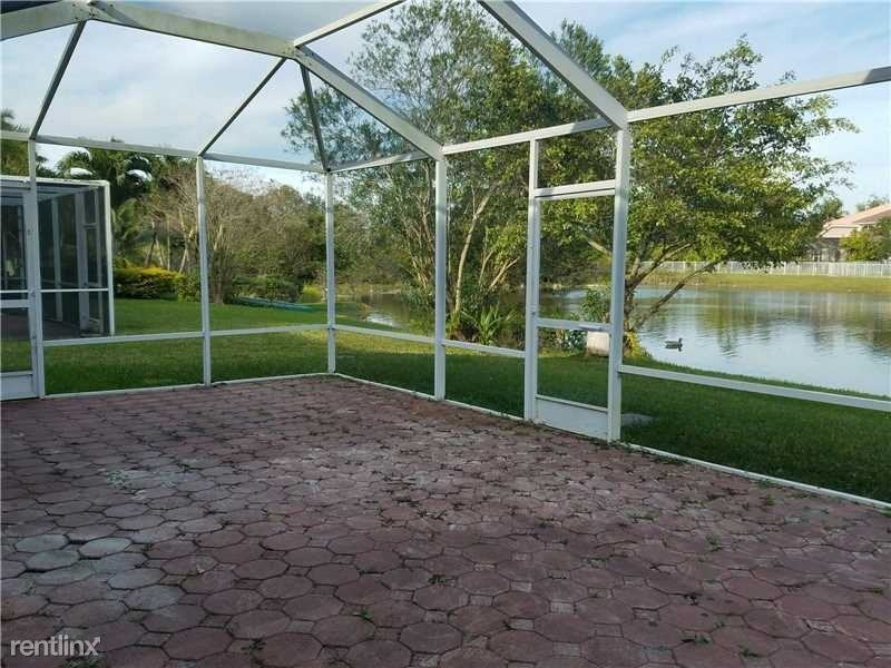 20343 SW 3rd St - Photo 3 of 14