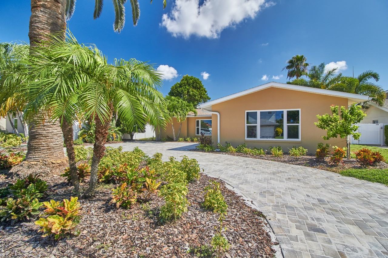 11245 9th St E - Photo 2 of 9