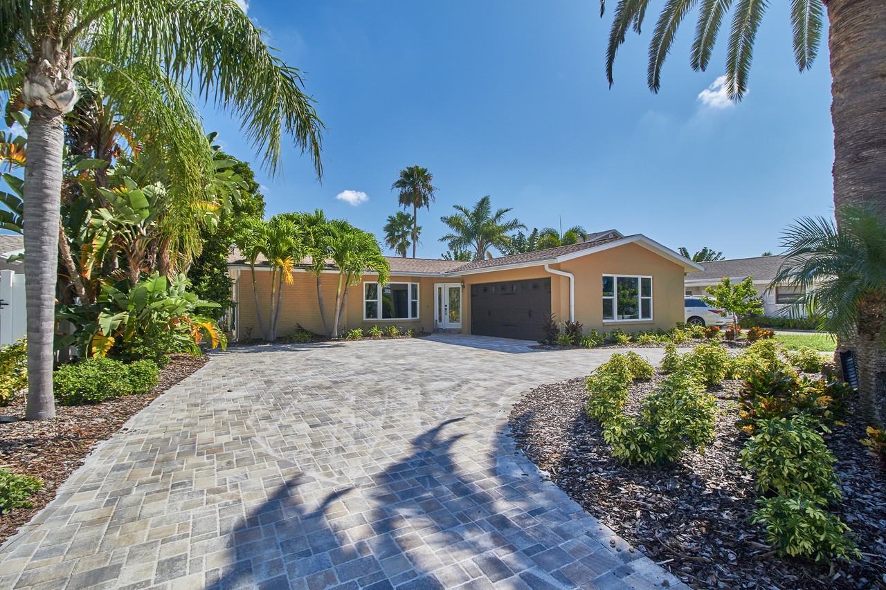 11245 9th St E - Photo 3 of 9