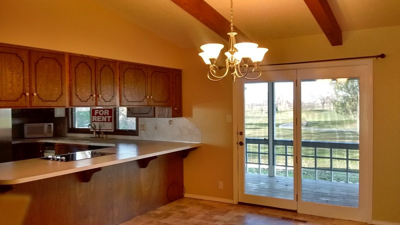 100 Doral Dr - Photo 3 of 19