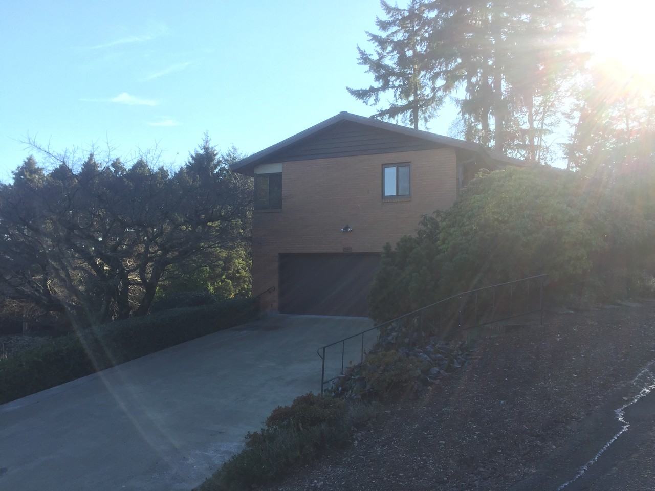 5725 NE 77th St - Photo 2 of 14