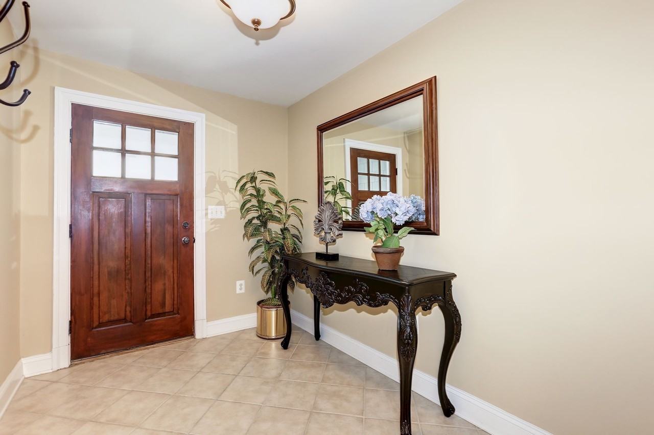 8920 Courts Way - Photo 3 of 30