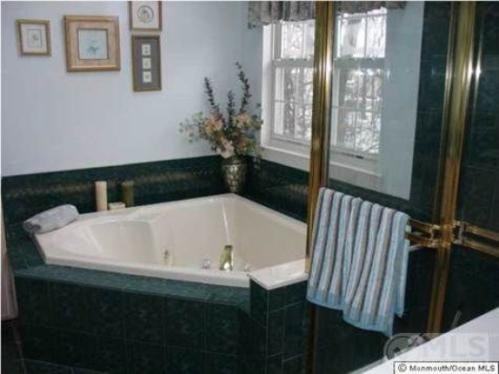 39 Trevor Pl - Photo 3 of 6