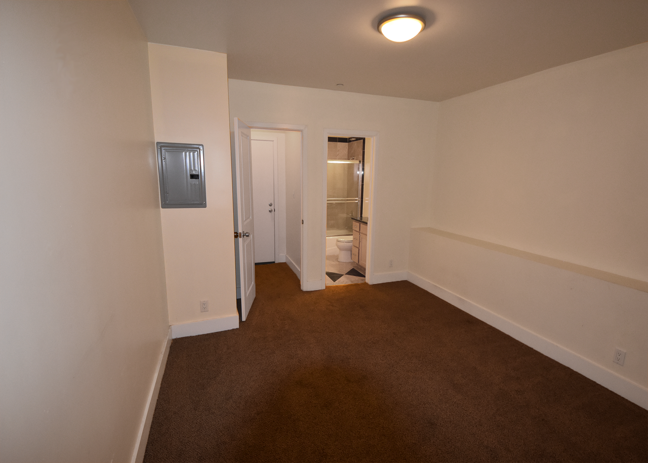 1437 Hyde St #A - Photo 2 of 4