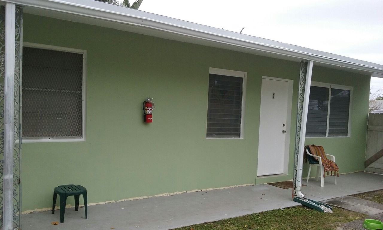 706 W Drew St #3 - Photo 2 of 9