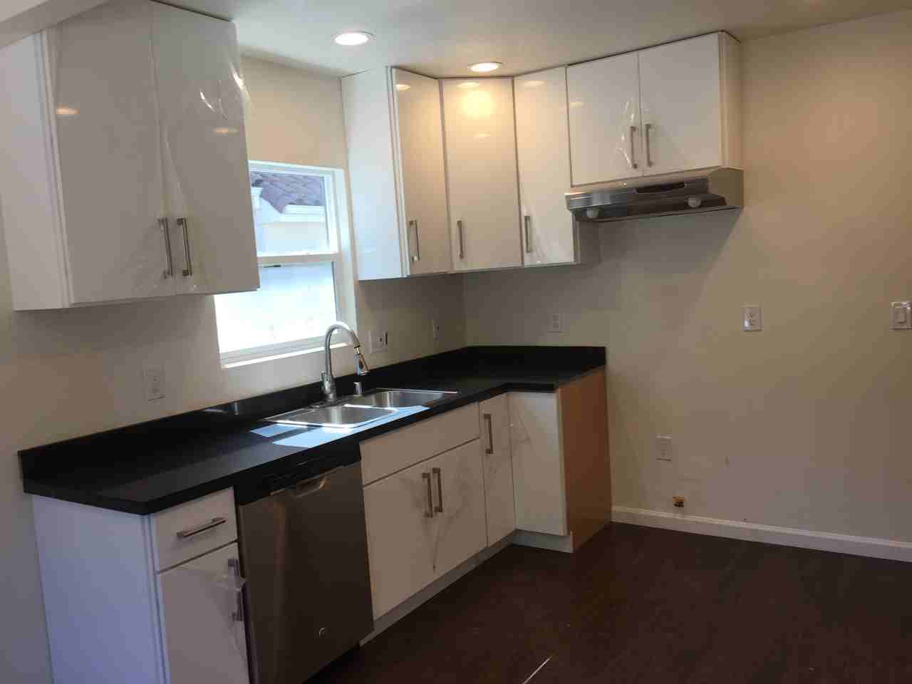 1325 Parkinson Ave - Photo 3 of 7