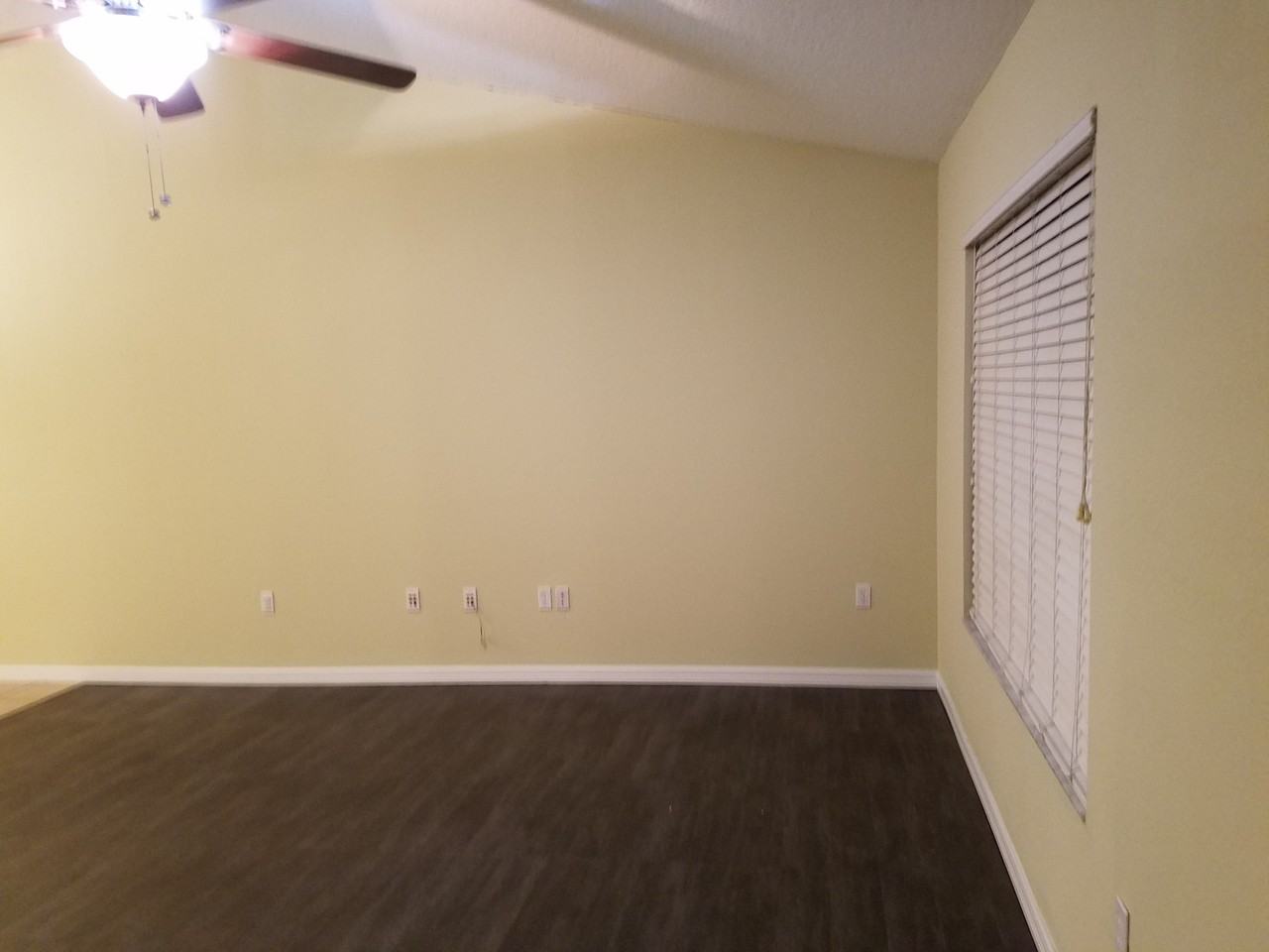 410 SE 3rd St - Photo 2 of 14