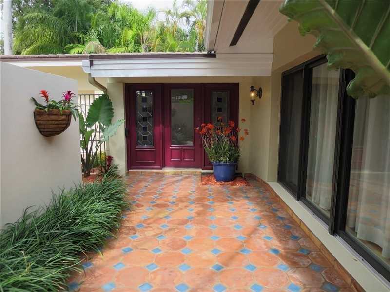 7901 Erwin Rd - Photo 3 of 26