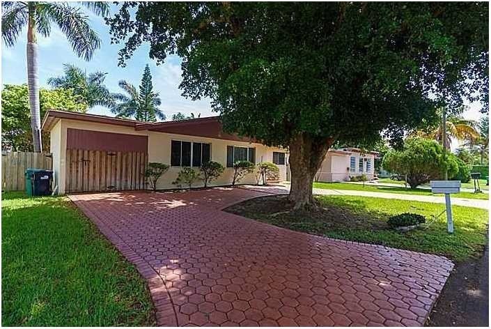 331 189th St - Photo 3 of 14