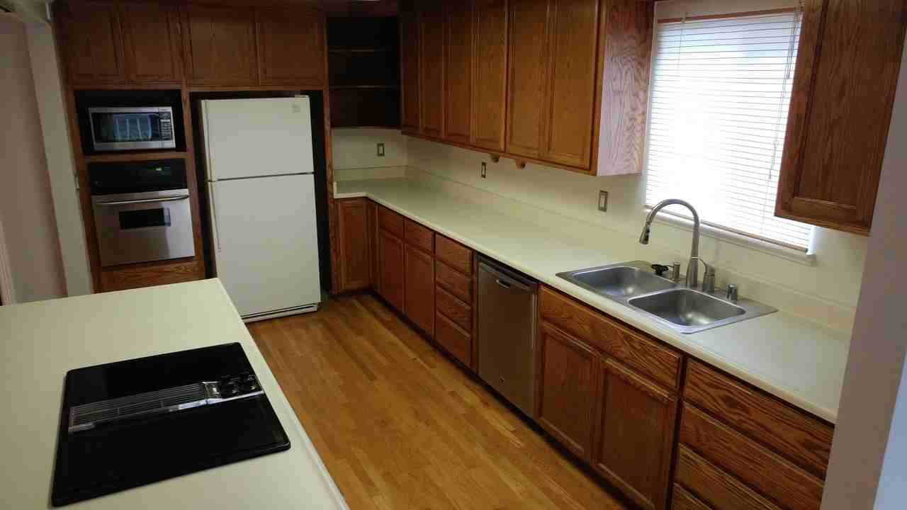 5222 Englewood Dr - Photo 3 of 14