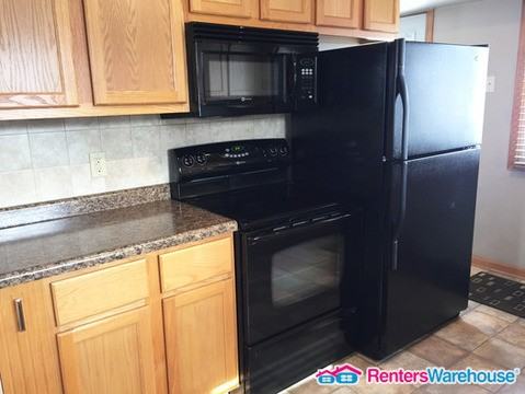 W234N8676 Woodside Rd - Photo 3 of 23