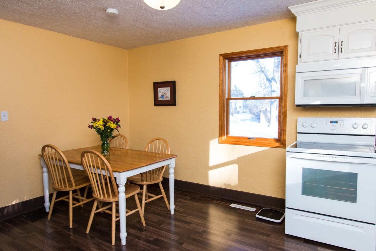 209 N Maple Ave - Photo 2 of 13