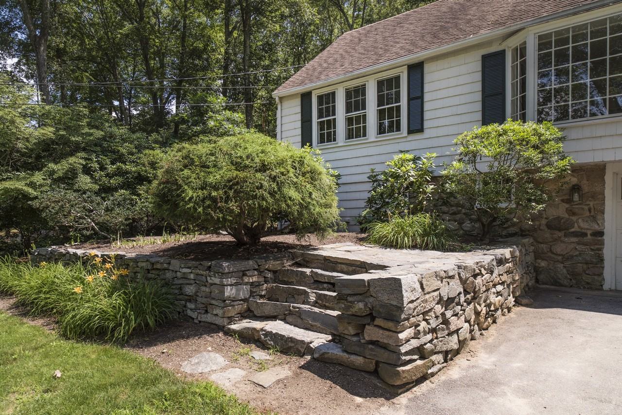 50 Cove Rd - Photo 2 of 30