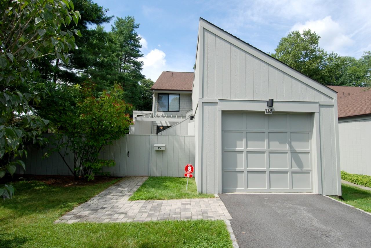 15 Pineridge Rd - Photo 3 of 22