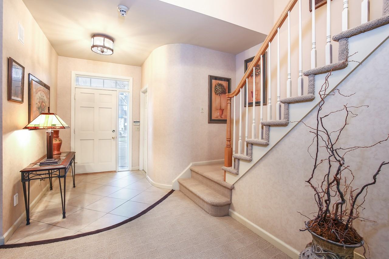 21 Arrowwood Cir - Photo 2 of 19