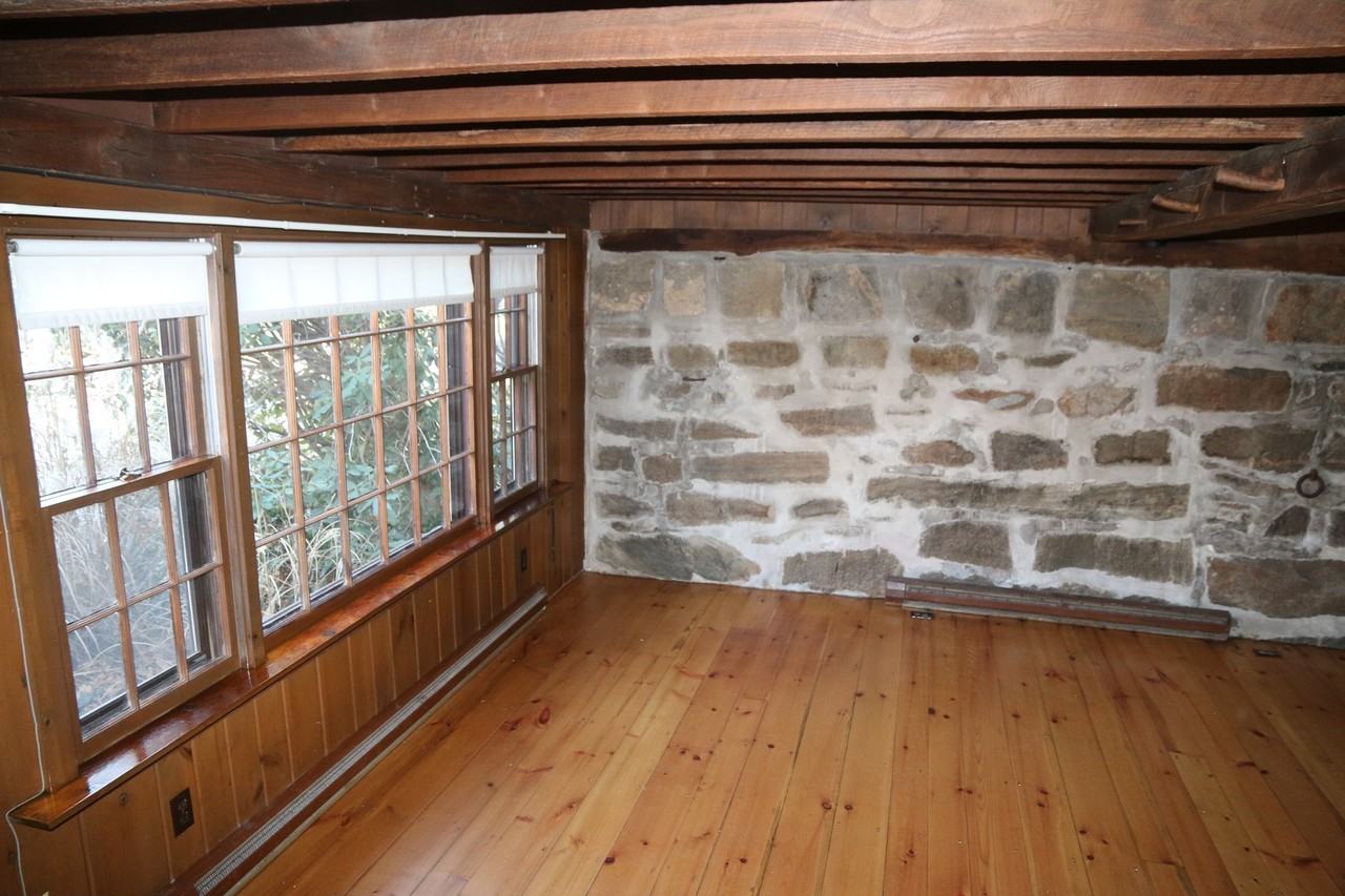 82 River Rd - Photo 3 of 8