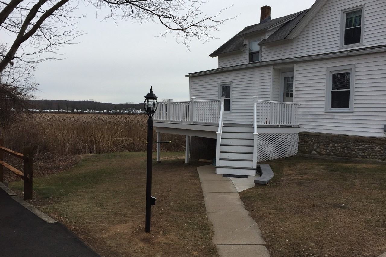 136 Middlesex Turnpike - Photo 2 of 17