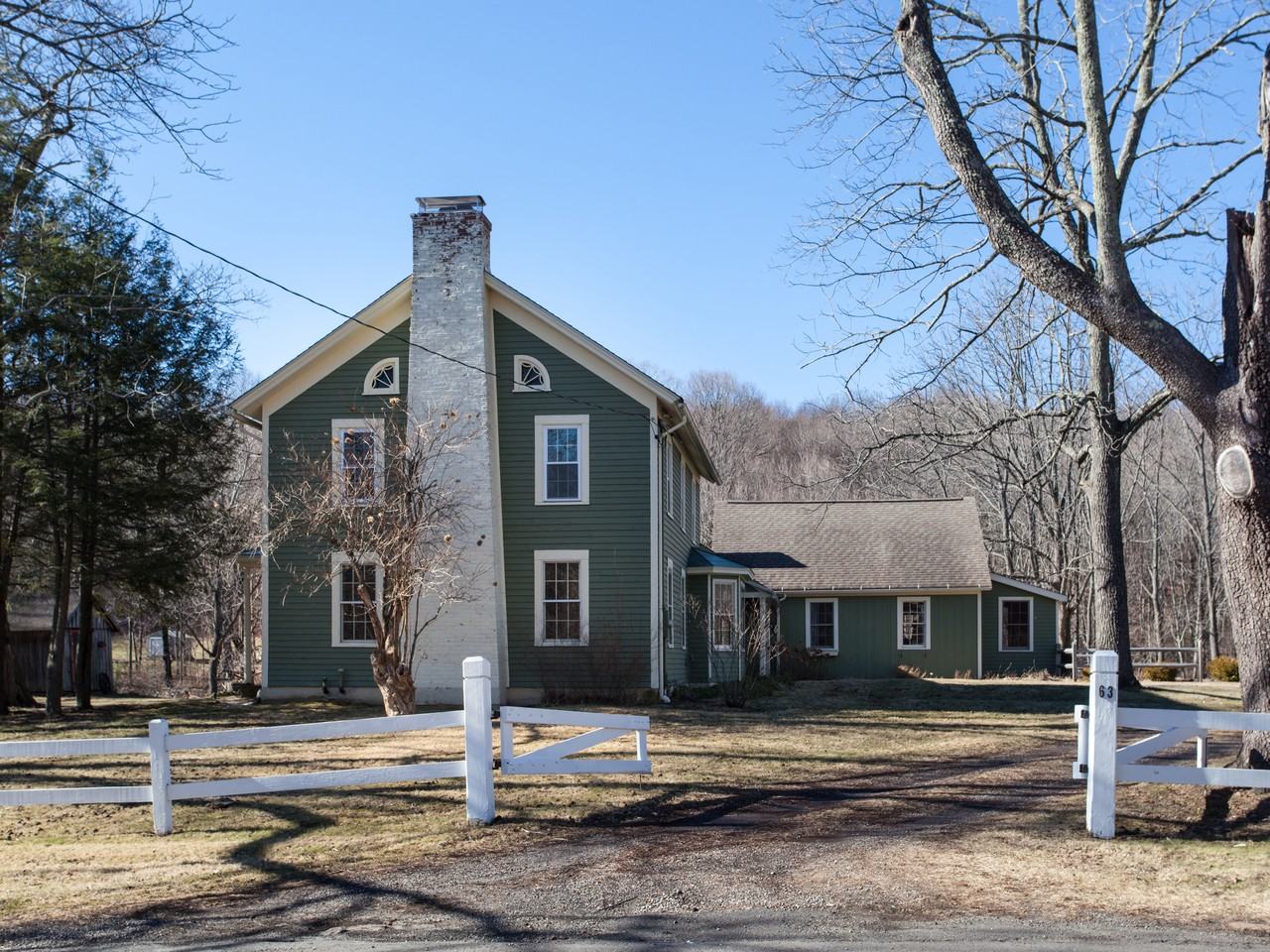 63 Carmel Hill Rd N - Photo 2 of 29