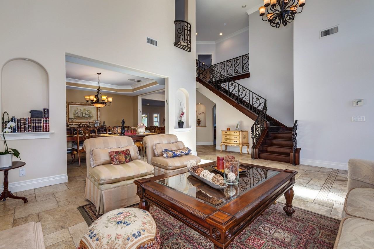 14739 Hesby St - Photo 3 of 16