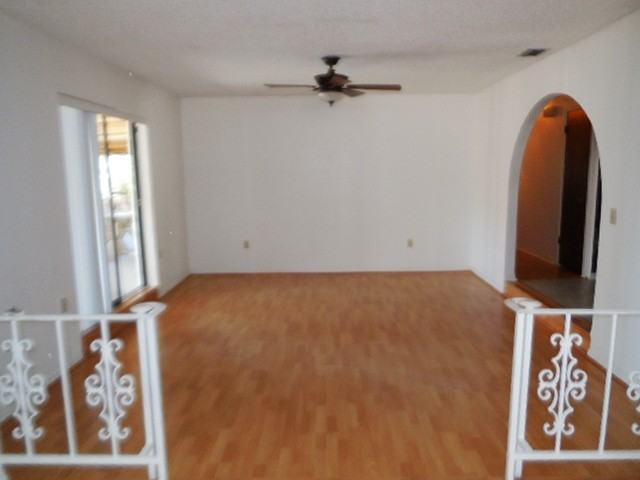 16104 Surrey Dr - Photo 3 of 15