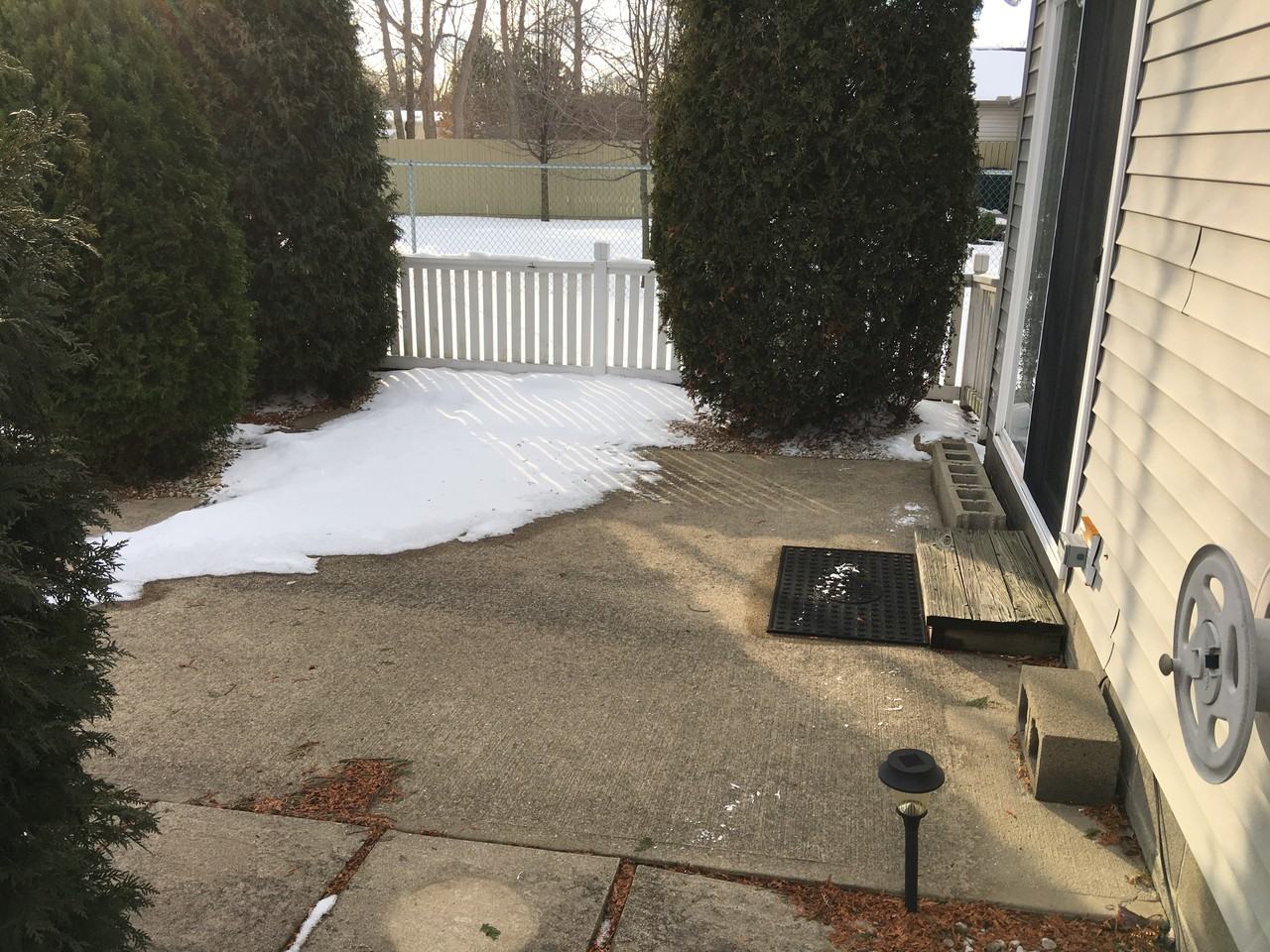 555 Greenside Dr - Photo 3 of 14