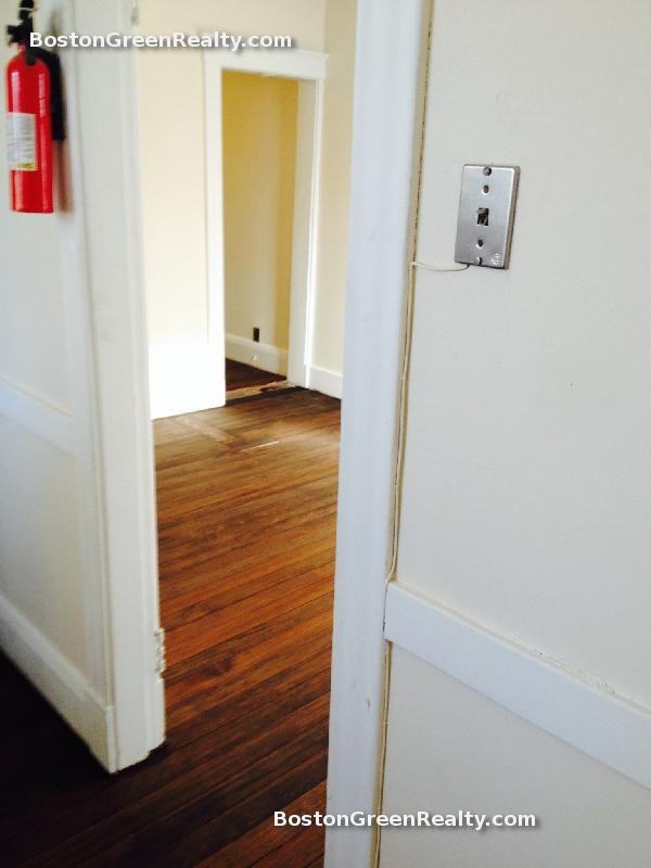 590 Shirley St 2 - Photo 3 of 10