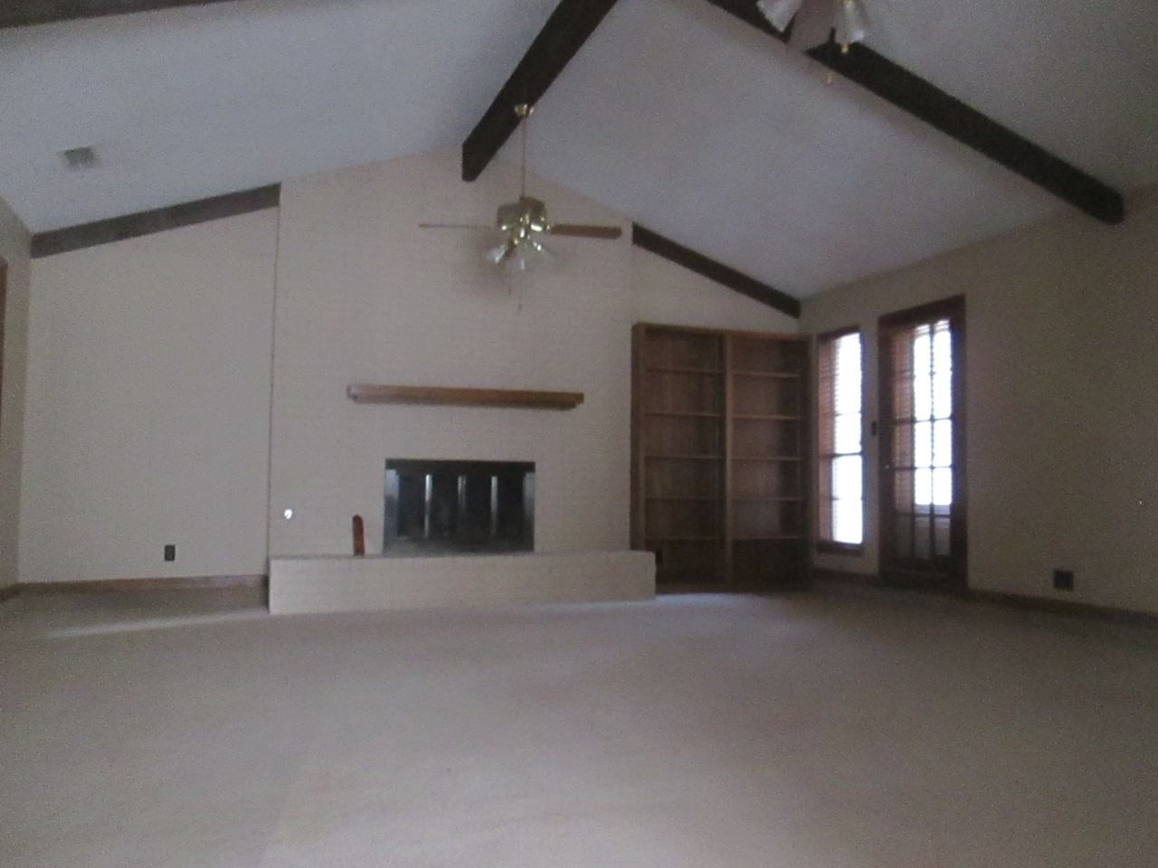 2916 Southridge Dr - Photo 2 of 11