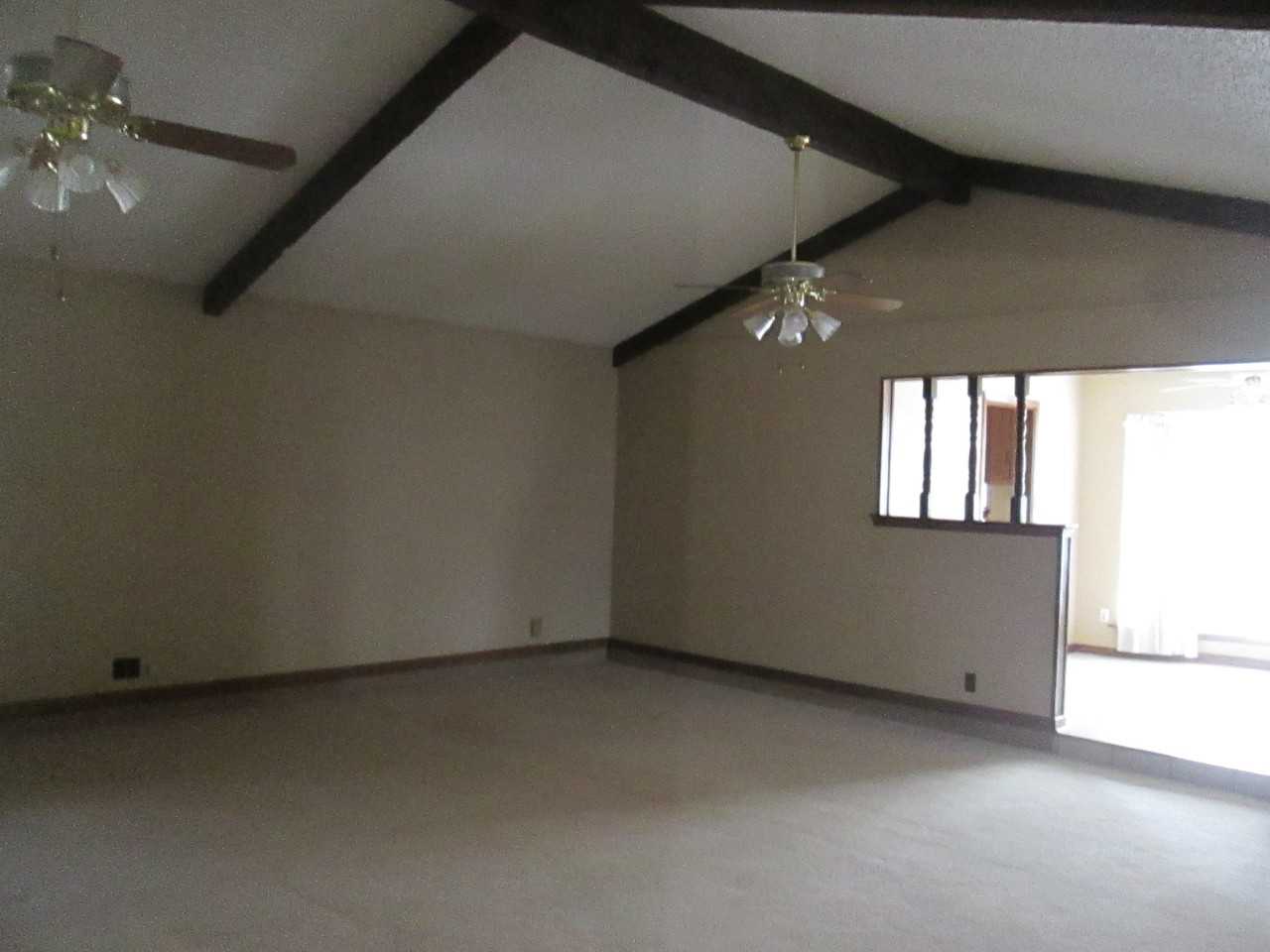 2916 Southridge Dr - Photo 3 of 11