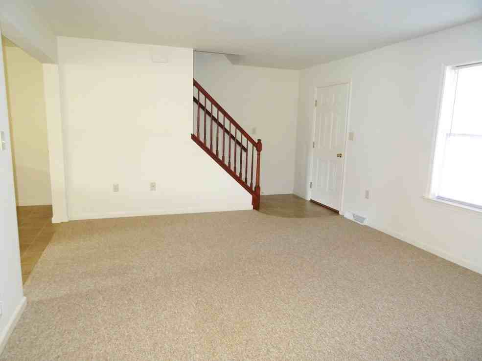 152 Gable Dr - Photo 2 of 12