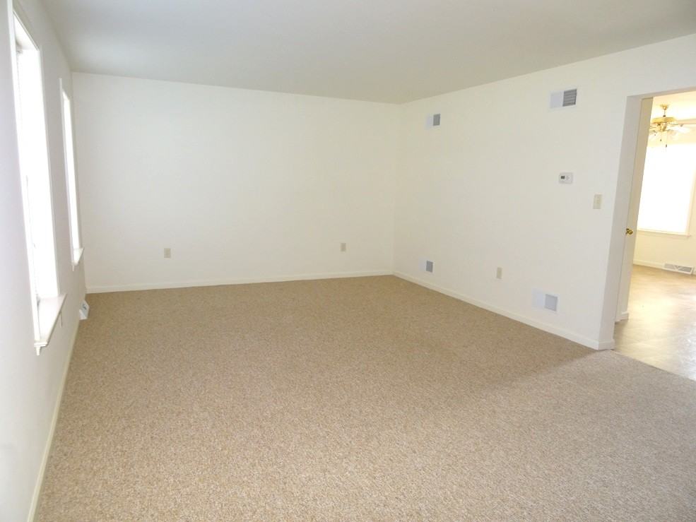 152 Gable Dr - Photo 3 of 12