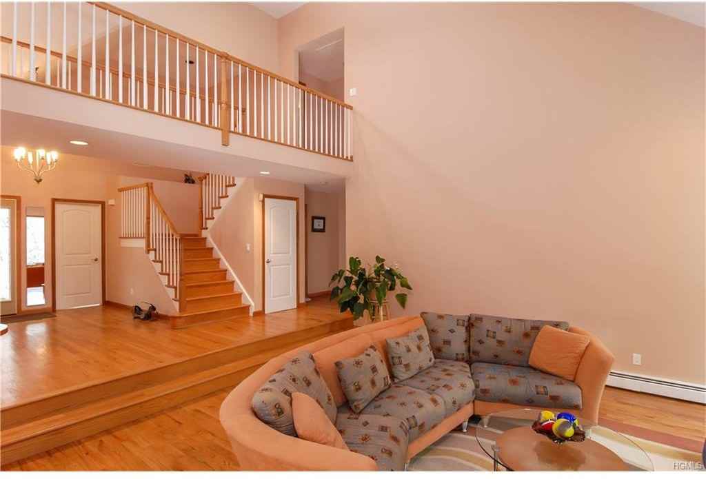 9 Greenwood Ct - Photo 2 of 30