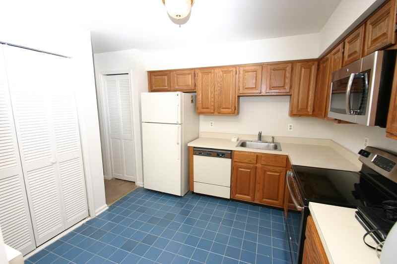 400 Ferncrest Ct - Photo 3 of 11